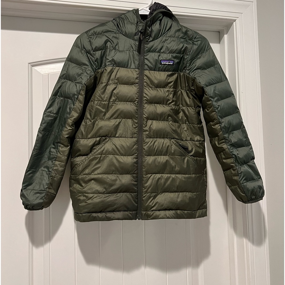 Green and black reversible Patagonia Down Sweater Hoody Kids Size 12